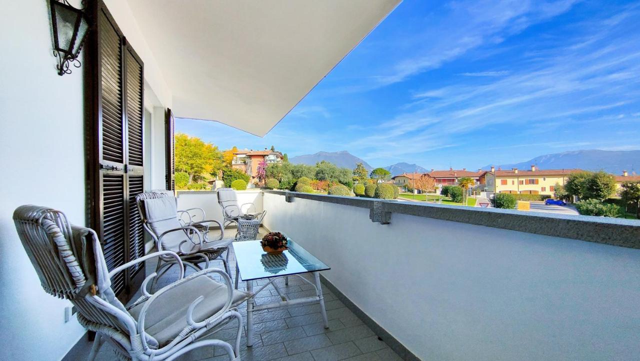 Appartamento Jessica con piscina privata Manerba del Garda Esterno foto