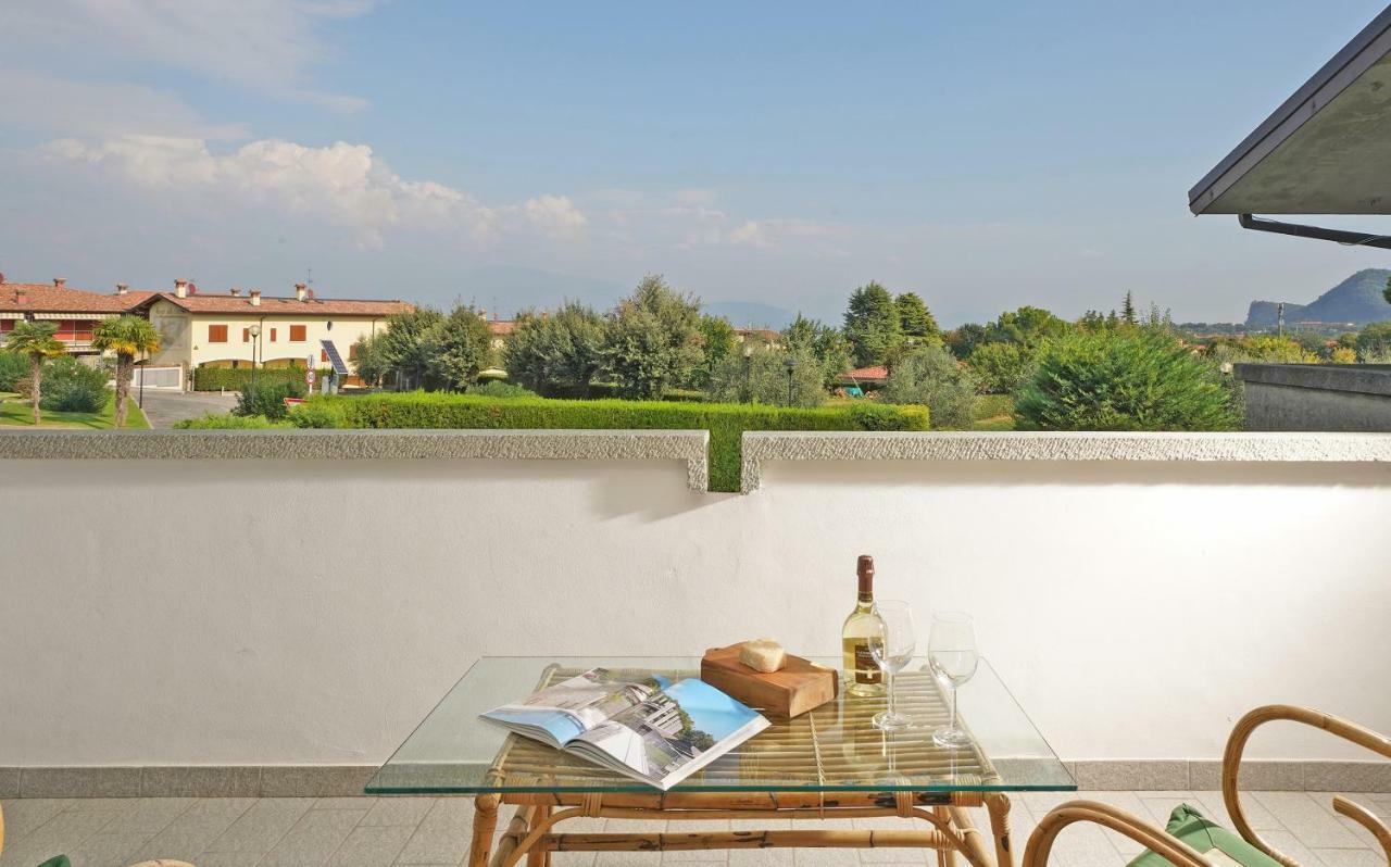 Appartamento Jessica con piscina privata Manerba del Garda Esterno foto